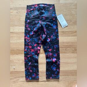 NWT Lululemon athletics size 6 wunder under crop hi-rise